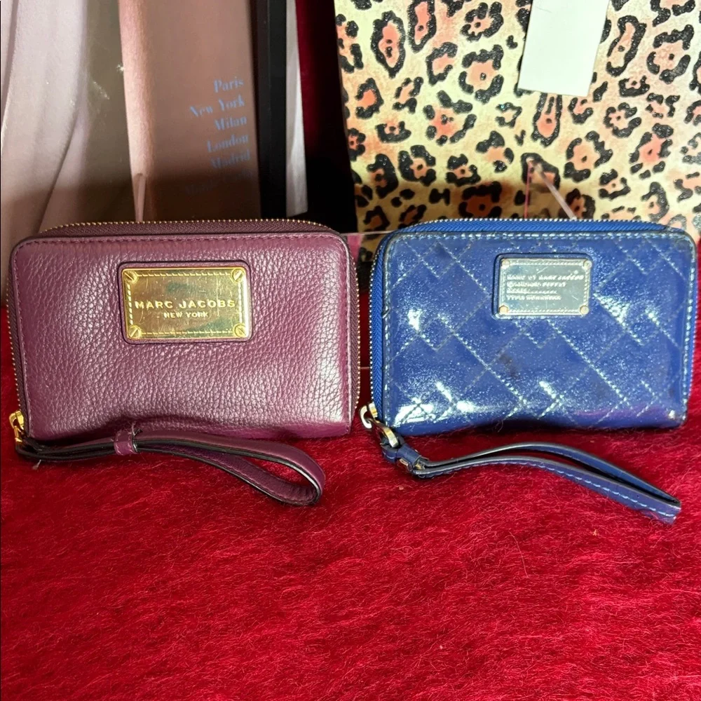 MARC JACOBS SET OF WRISTLETS BUGUNDY PEBBLED & NAVY BLUE PATENT LEATHER